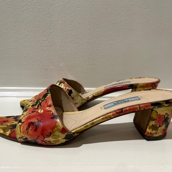 Prada heels - Picture 2 of 6